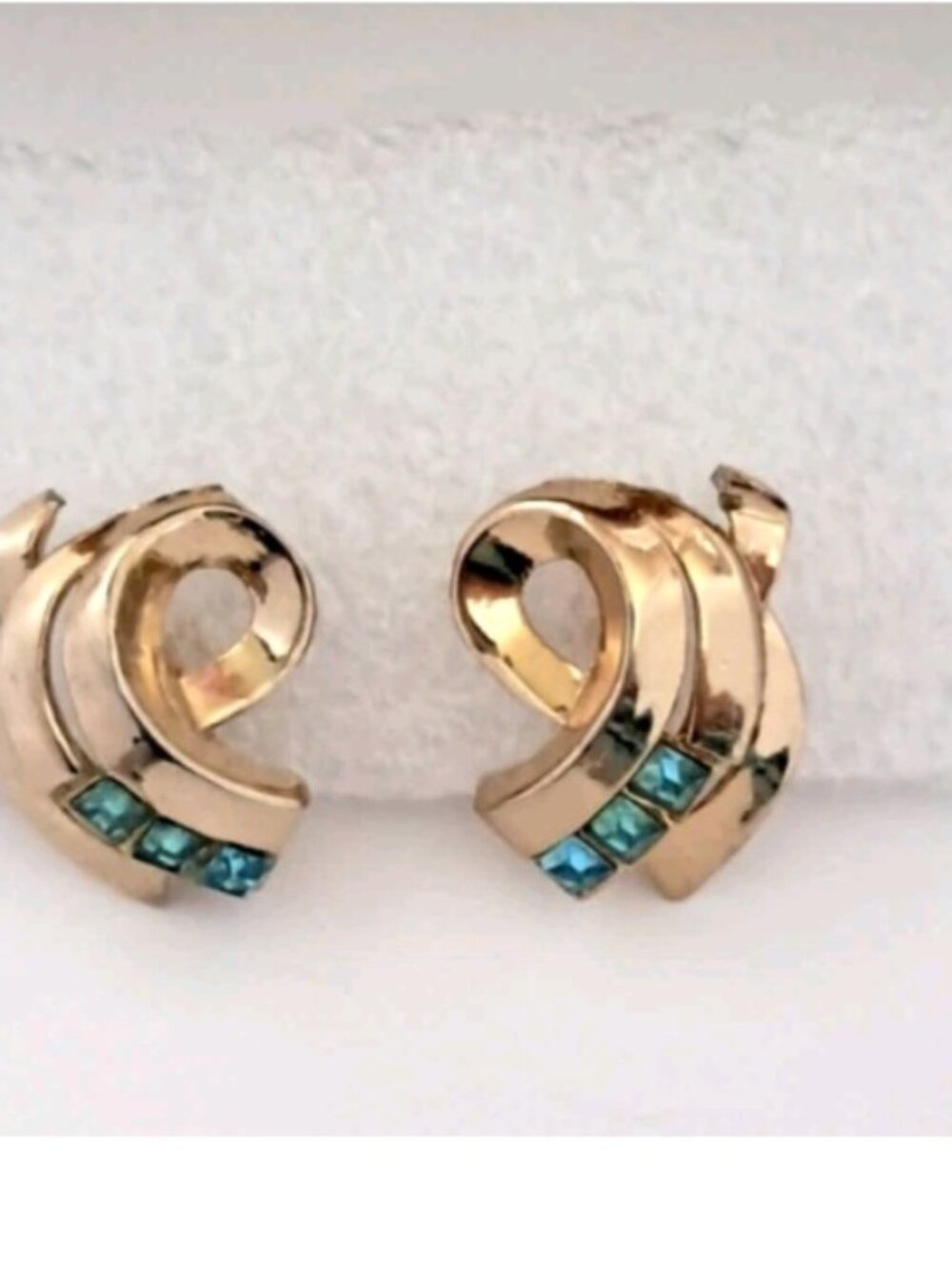 Vintage Coro Blue Crystal Rhinestone Gold Tone Swirl Screw Back Earrings